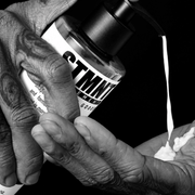 STMNT Conditioner being dispensed into hands