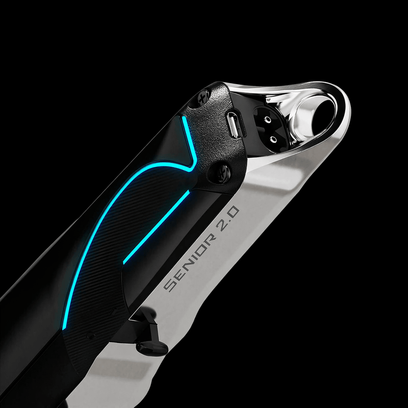 wahl 5 star senior 2.0 cordless clipper bottom view showing battery charging port and cordless design