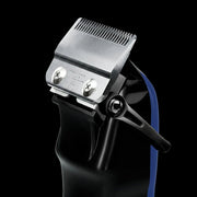 Close-up of the Wahl Stagger-Tooth Crunch Blade on the blue cordless magic clip, highlighting the alternating tooth heights for seamless blending.